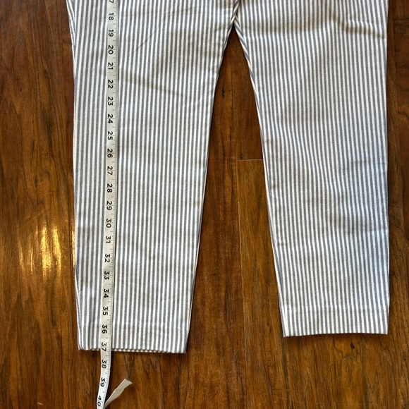 Old Navy Pin Striped Women's Capri Pants Size 14 Cotton Blend Fall - Picture 6 of 9